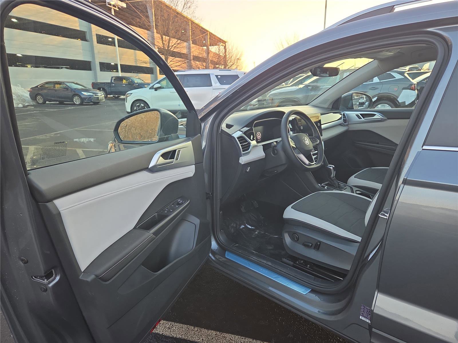 New 2026 Volkswagen Taos SE image 11