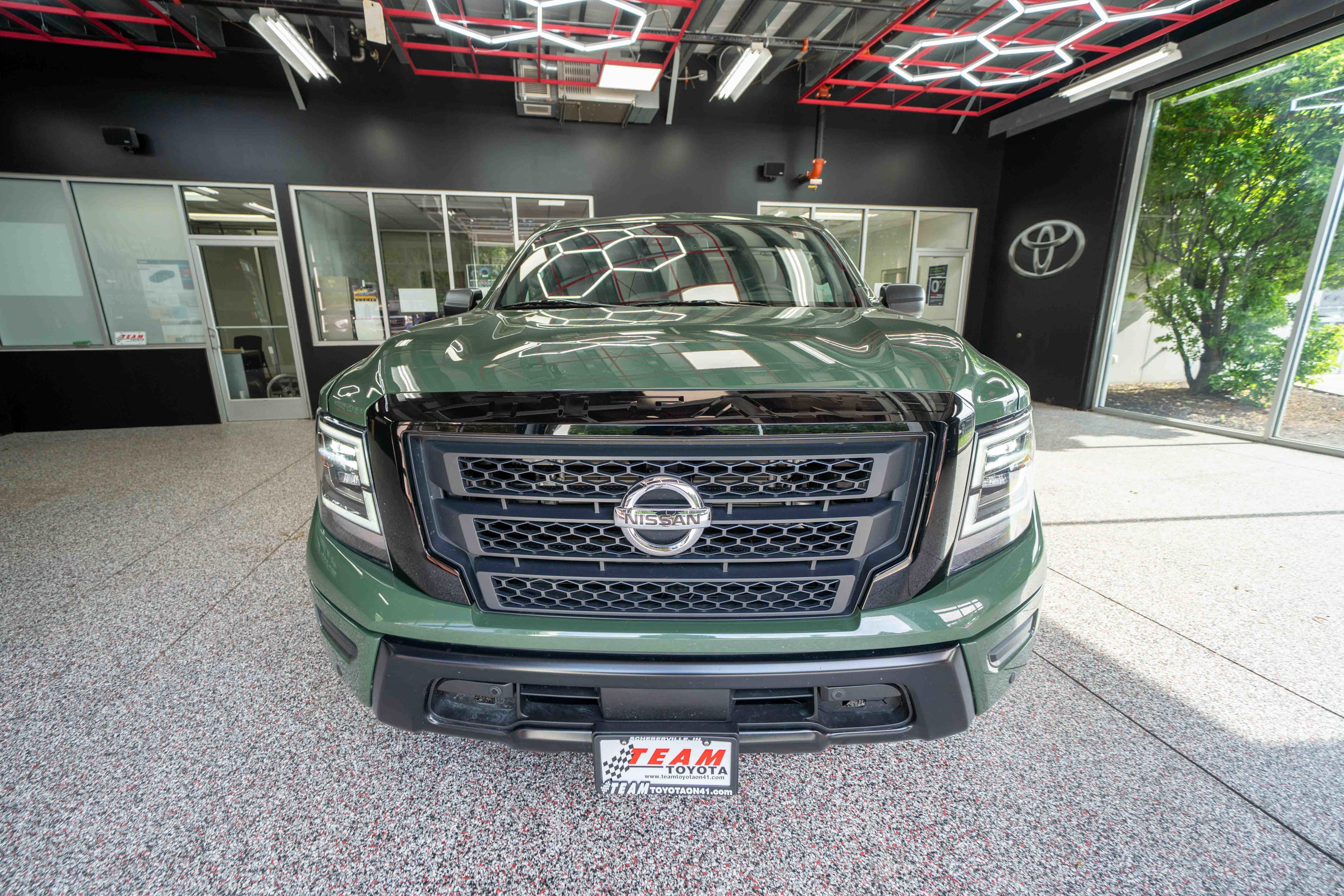 Used 2024 Nissan Titan SV w/ SV Bronze Edition Package RWD image 6