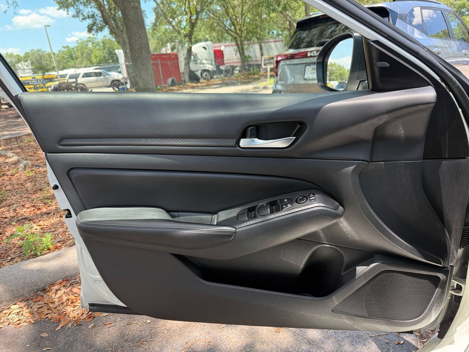 Used 2025 Nissan Altima 2.5 SV FWD image 20