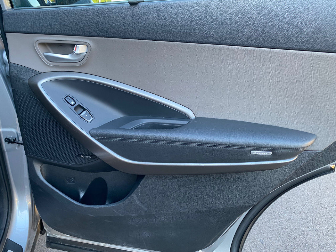 Used 2017 Hyundai Santa Fe SE Ultimate 3.3L Auto w/ SE Ultimate Tech Package 03 image 44