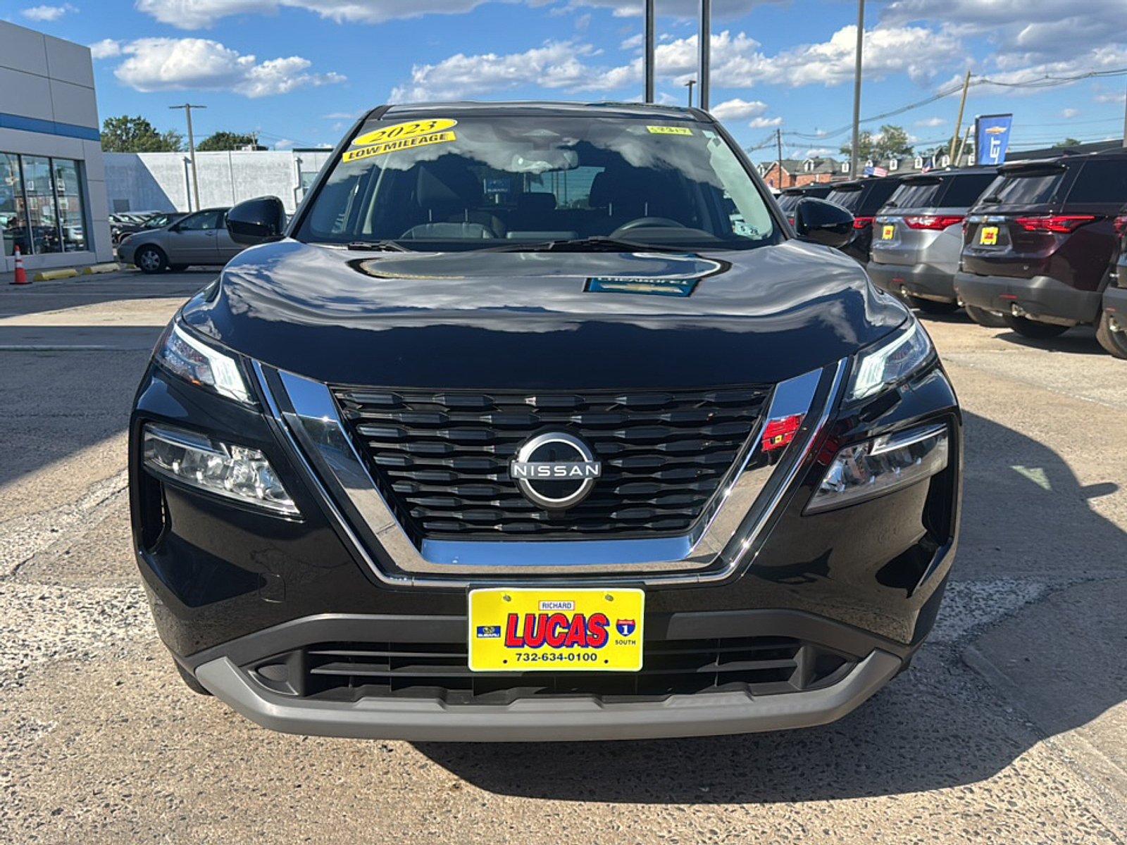 Used 2023 Nissan Rogue SV AWD/4WD image 3