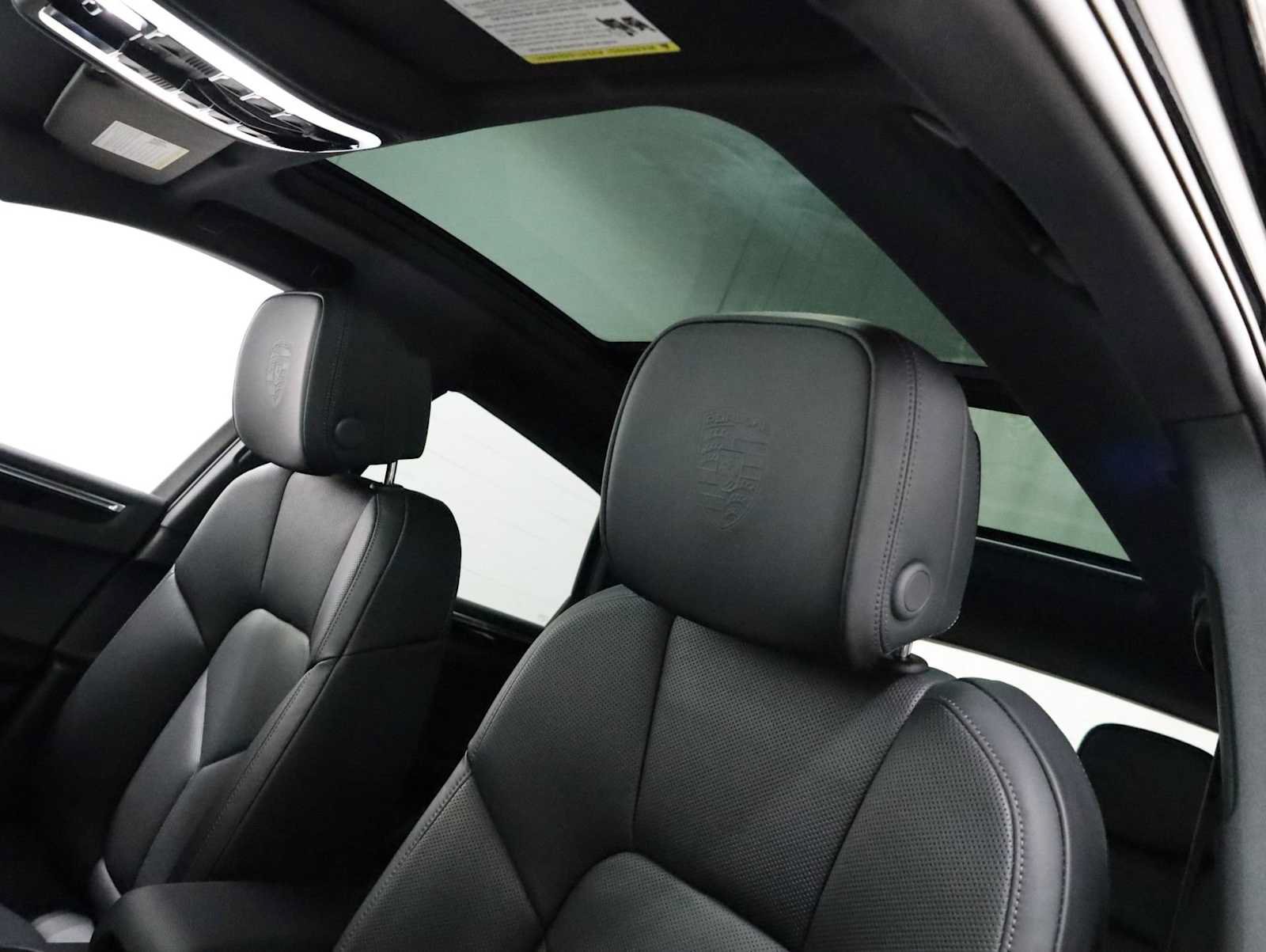 Certified 2025 Porsche Macan S AWD/4WD image 20