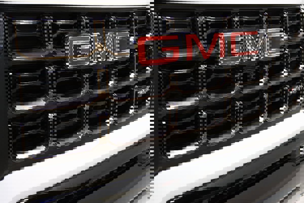 Used 2023 GMC Canyon AT4X image 28