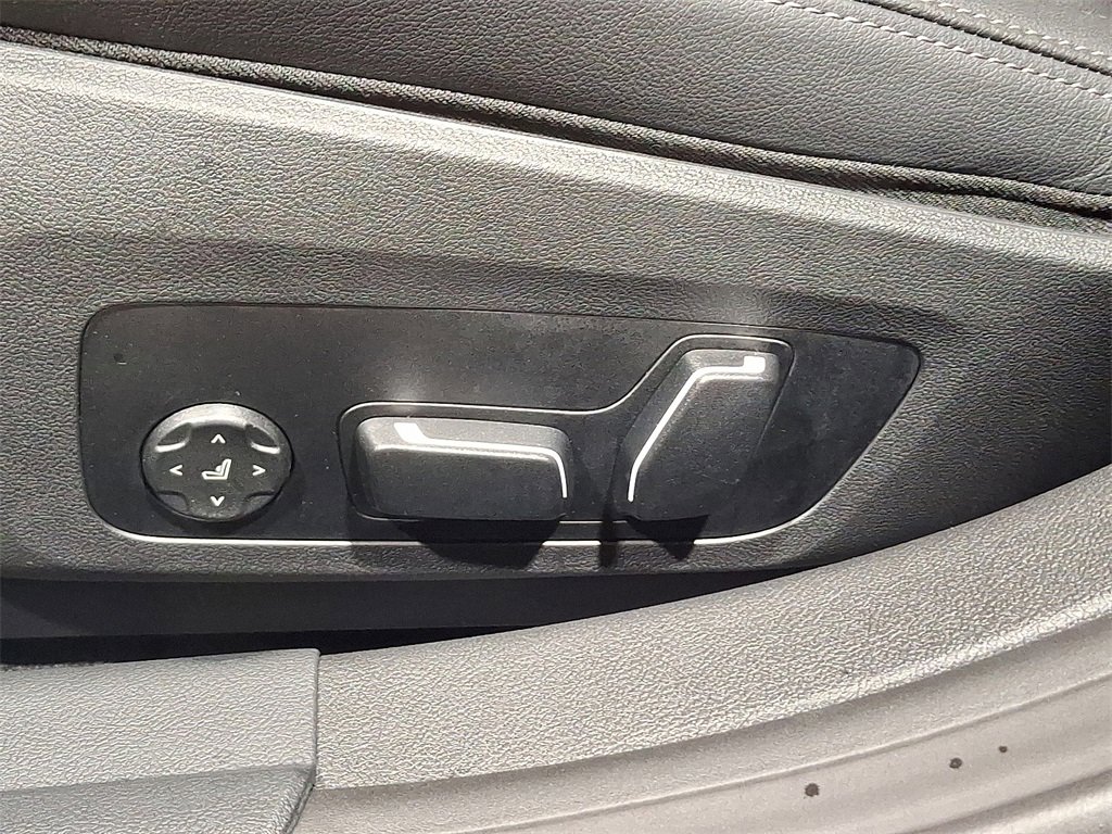 Used 2025 BMW i4 xDrive40i image 11