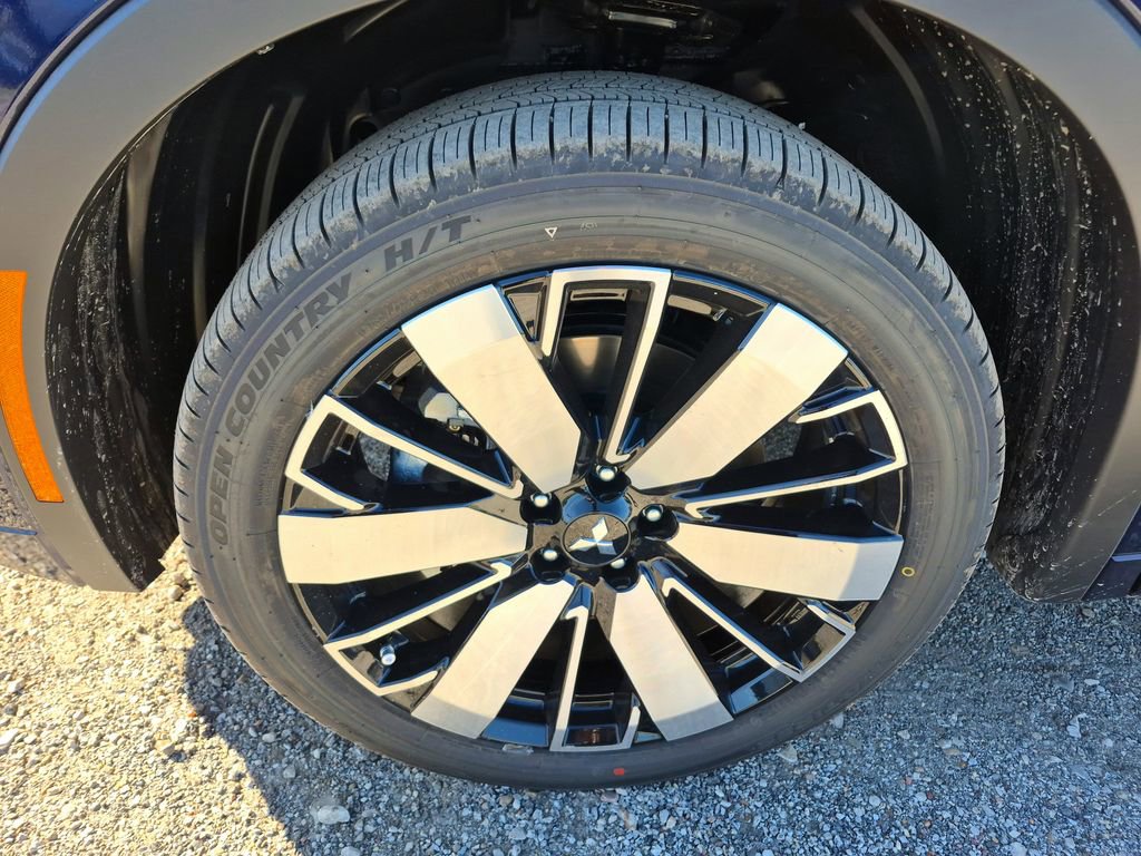 New 2026 Mitsubishi Outlander SEL image 9