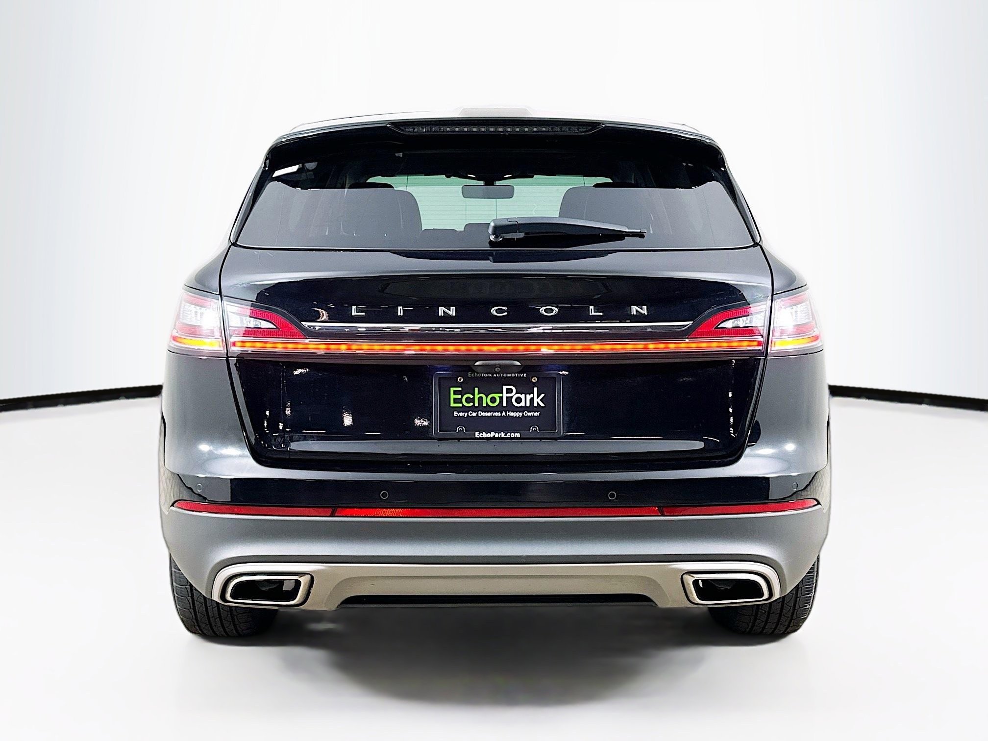 Used 2023 Lincoln Nautilus FWD w/ Premium Package image 7