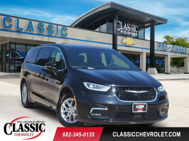 Used 2025 Chrysler Pacifica Select FWD 360° Tour