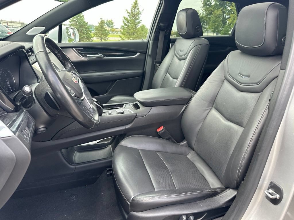 Used 2020 Cadillac XT5 Premium Luxury w/ LPO, Floor Liner Package AWD/4WD image 16