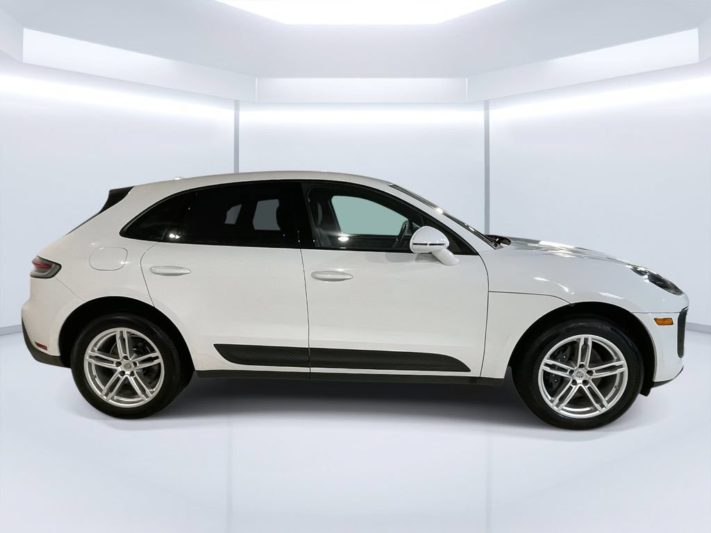 Certified 2024 Porsche Macan AWD/4WD image 8