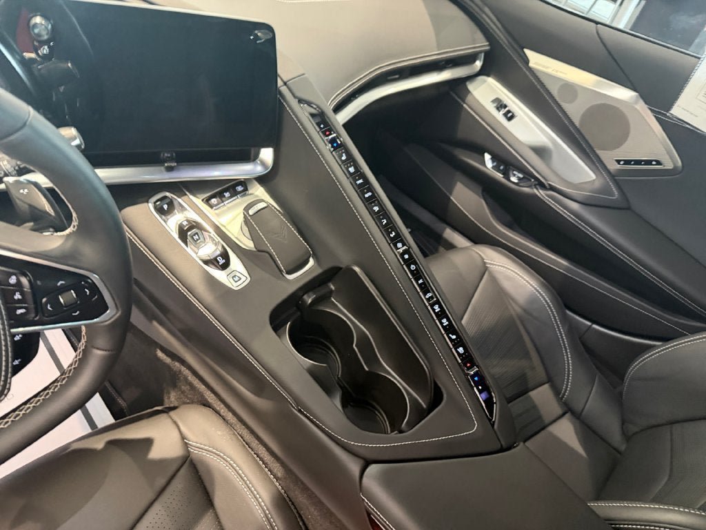 Used 2025 Chevrolet Corvette Stingray Preferred Cpe w/ Z51 Performance Package RWD image 18