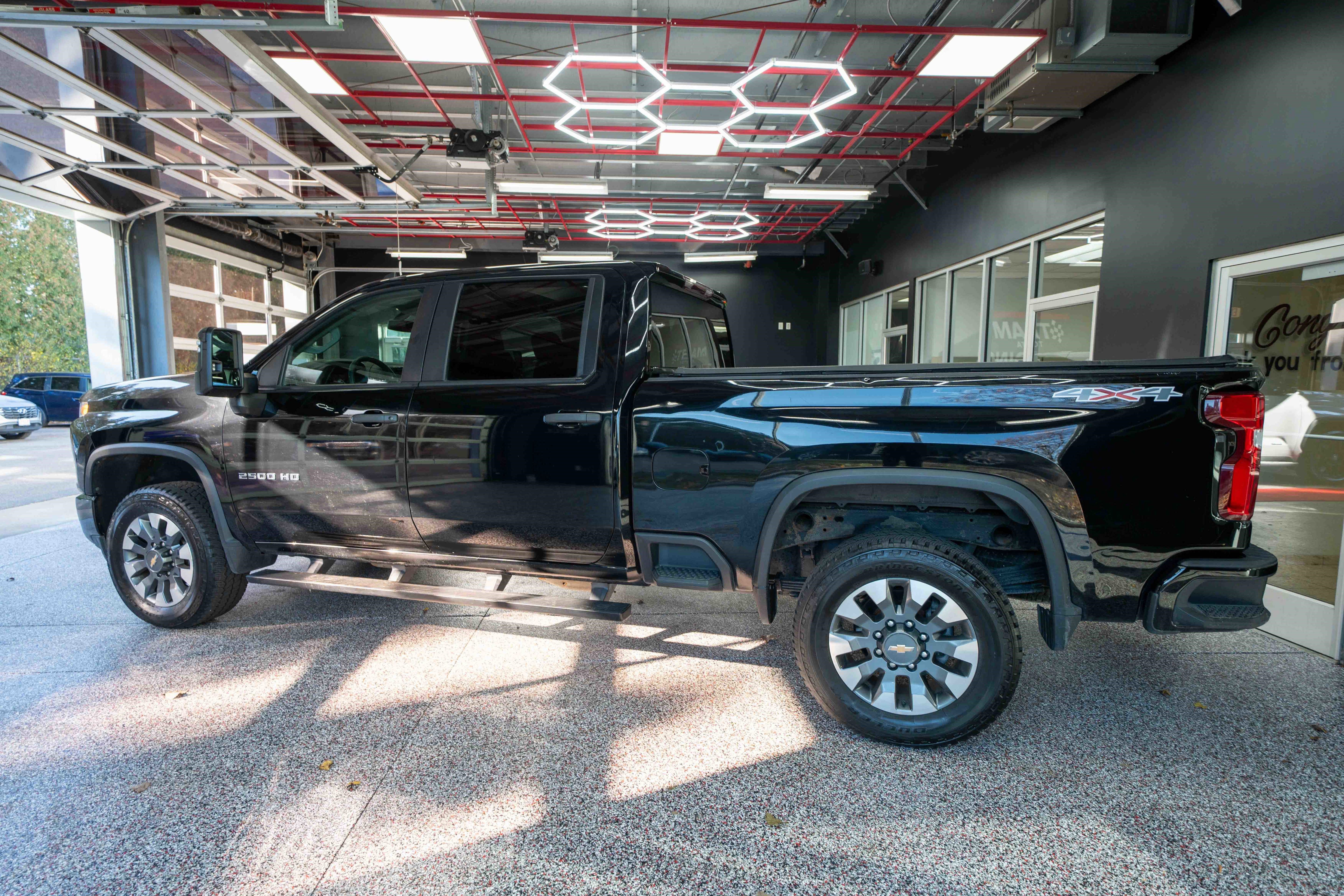 Used 2021 Chevrolet Silverado 2500 Custom w/ Custom Value Package image 2