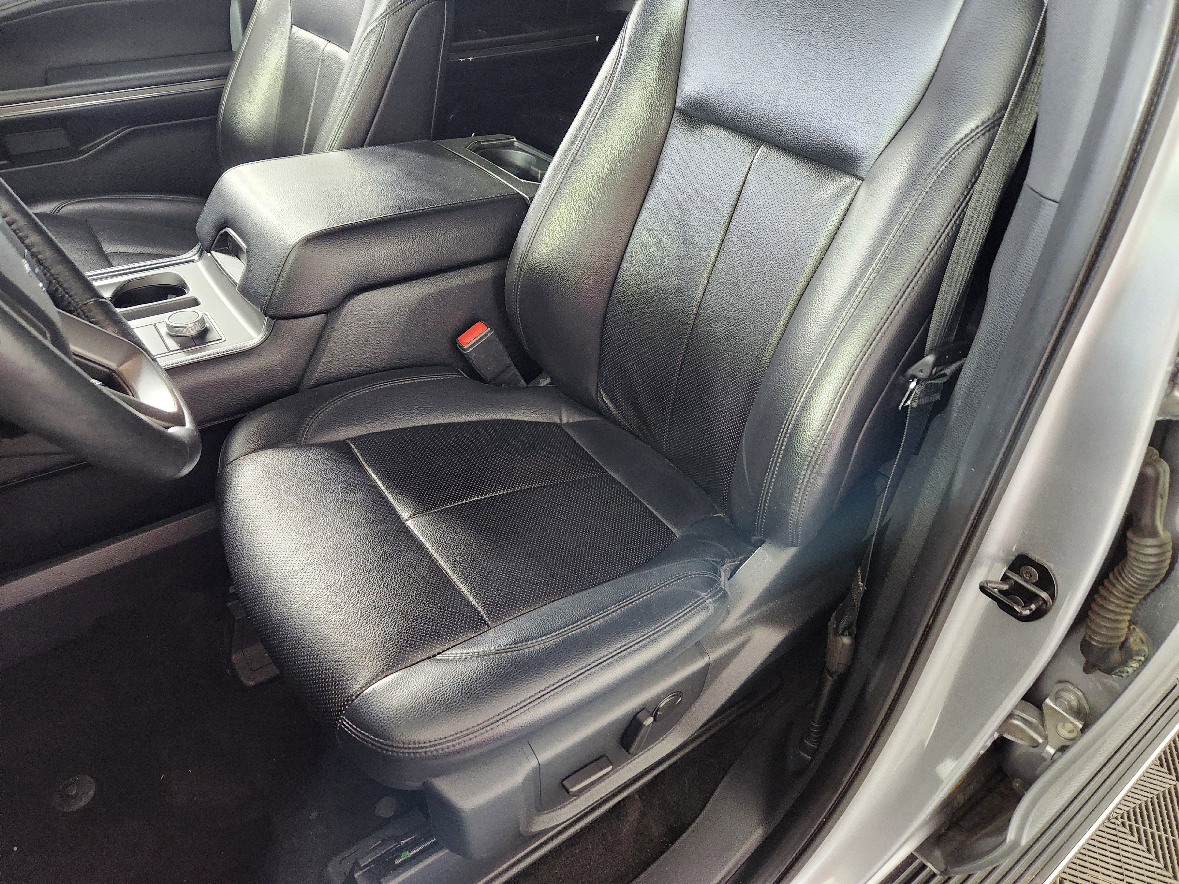 Used 2020 Ford Expedition XLT w/ Equipment Group 202A AWD/4WD image 12
