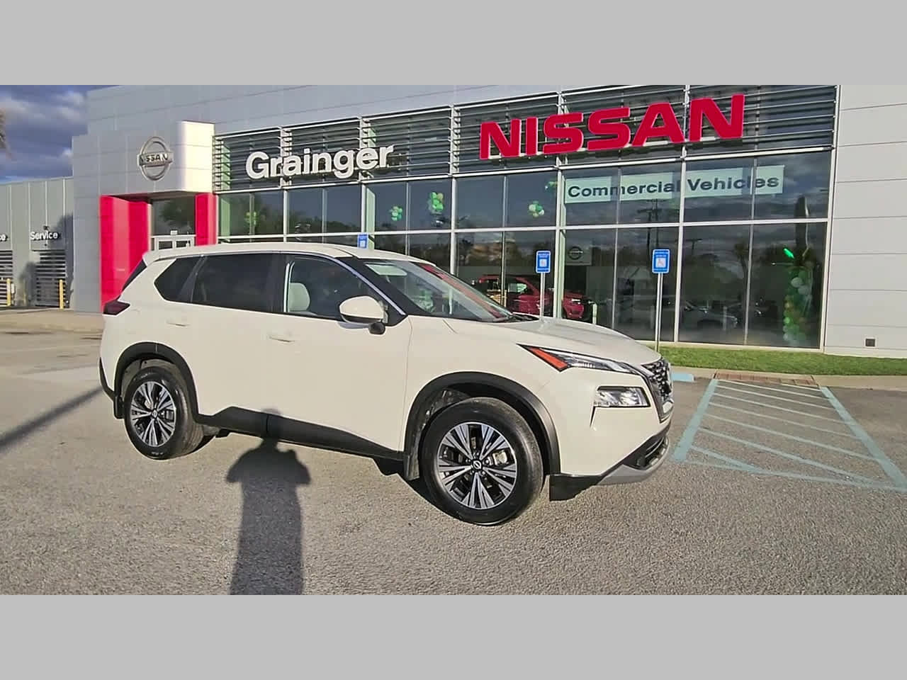 Used 2023 Nissan Rogue SV image 38