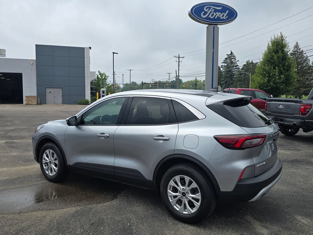 Certified 2023 Ford Escape Active w/ Tech Pack #2 AWD/4WD image 3