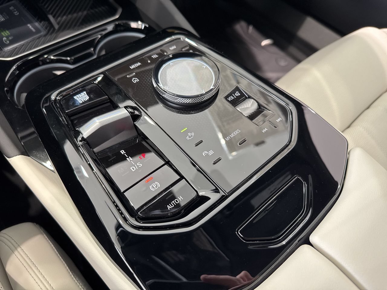 New 2026 BMW 550e xDrive AWD/4WD image 32