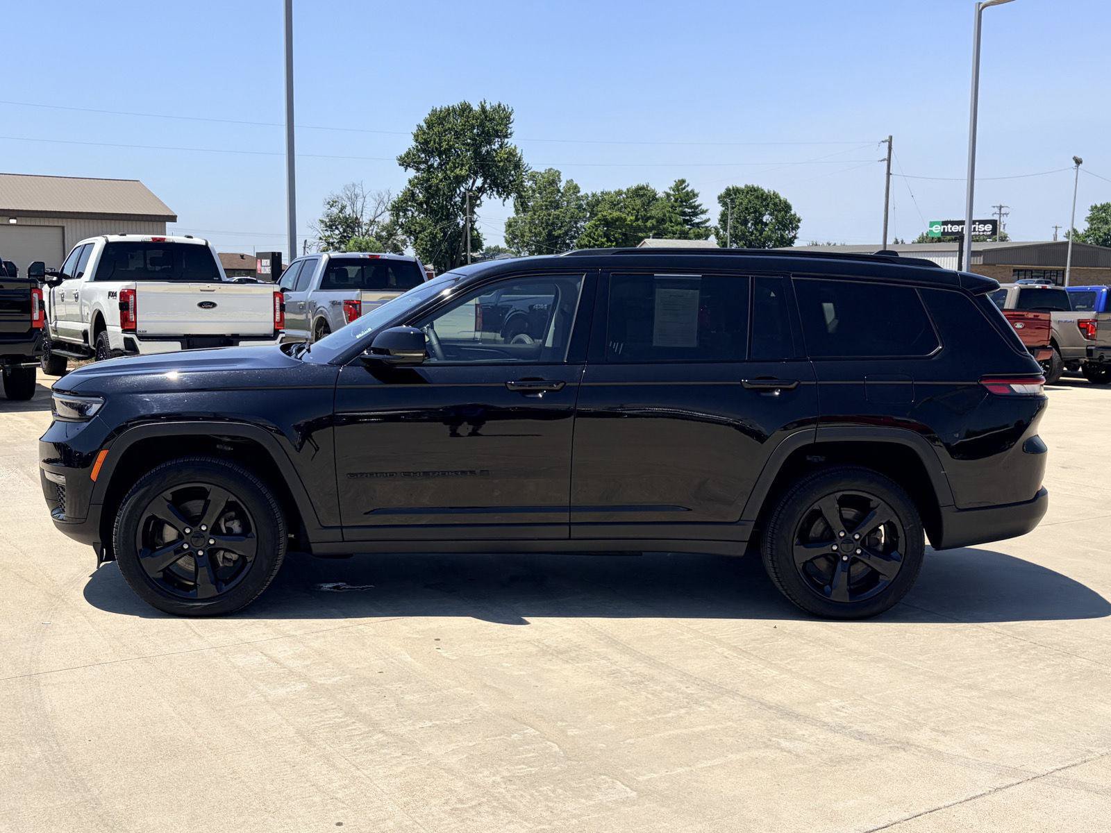 Used 2023 Jeep Grand Cherokee L Limited w/ Black Appearance Package AWD/4WD image 41