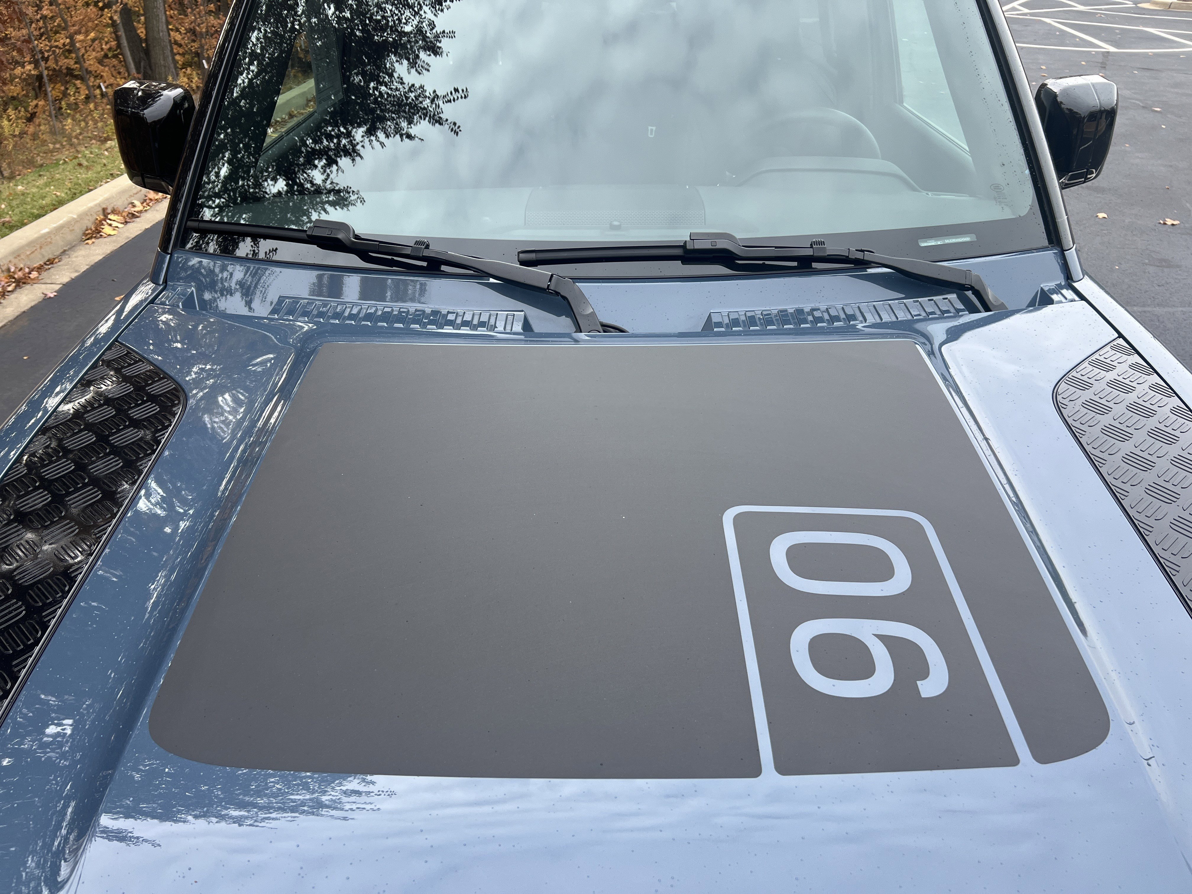 Used 2025 Land Rover Defender 90 X-Dynamic SE image 9