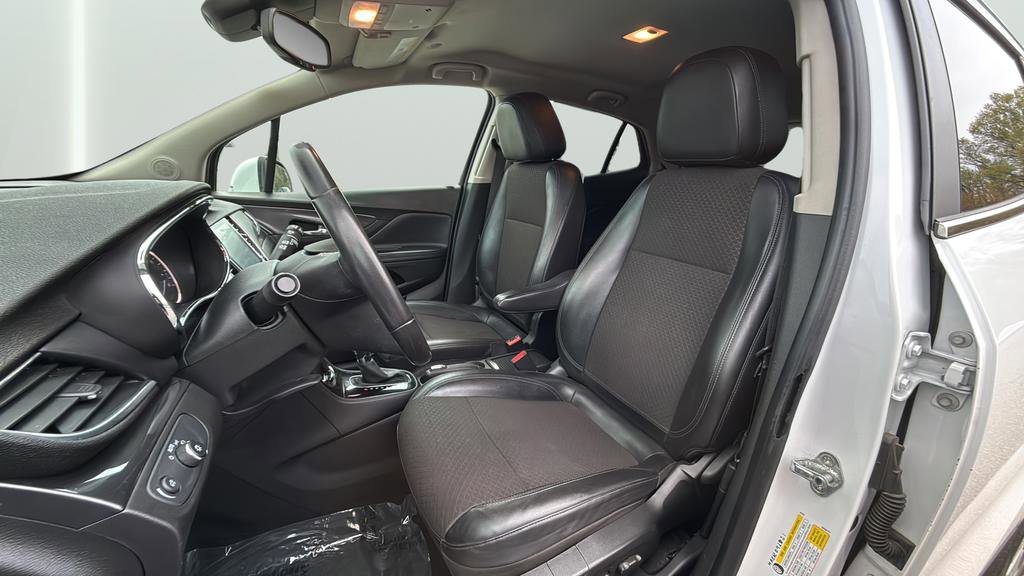 Used 2020 Buick Encore Preferred w/ Safety Package FWD image 23