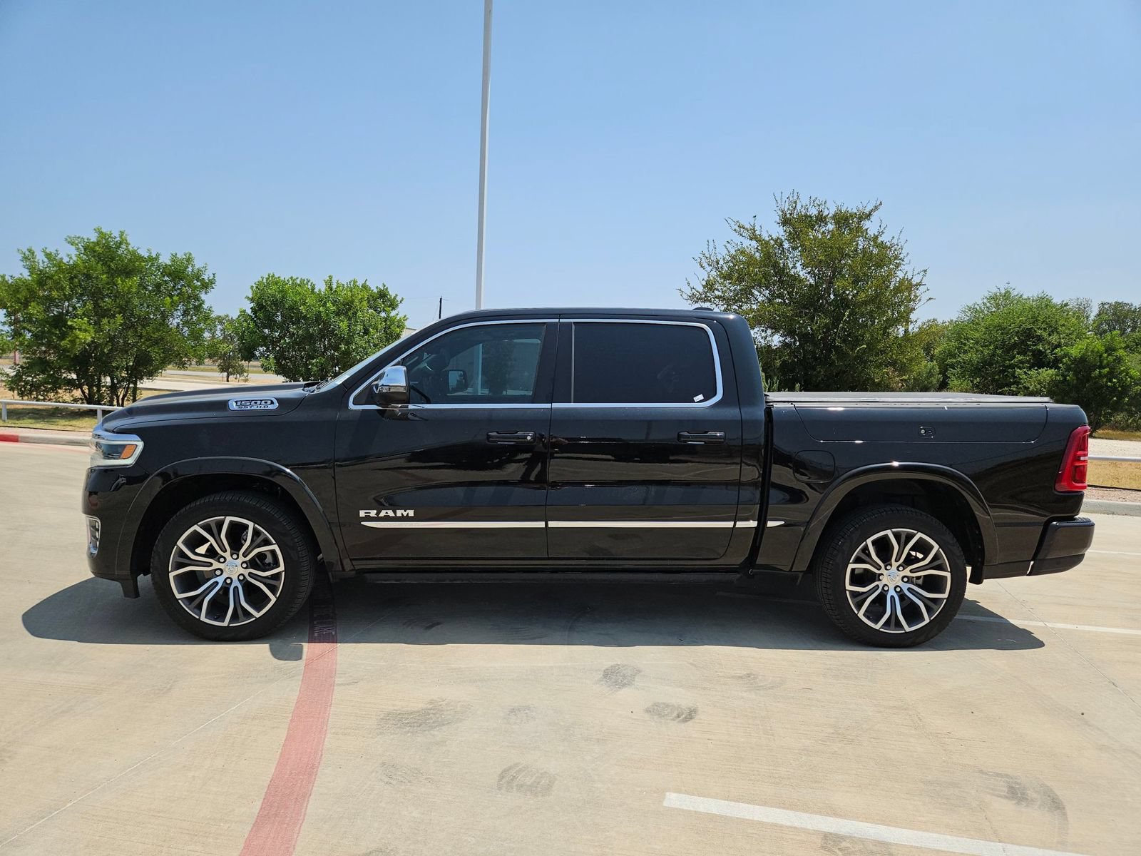 Used 2025 RAM 1500 Tungsten AWD/4WD image 6