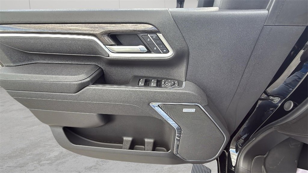 Used 2025 Chevrolet Silverado 2500 LTZ w/ LTZ Premium Package image 41