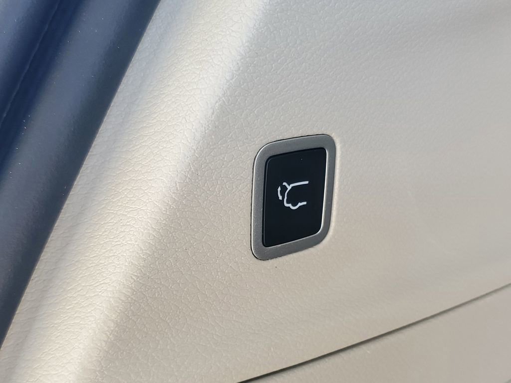 Used 2023 Chrysler Pacifica Touring-L FWD image 9