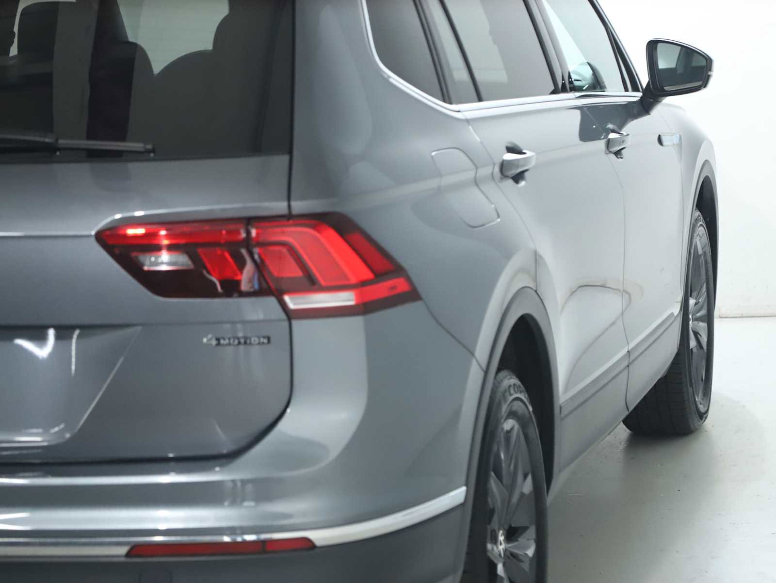 Certified 2024 Volkswagen Tiguan SE w/ Panoramic Sunroof Package AWD/4WD image 48