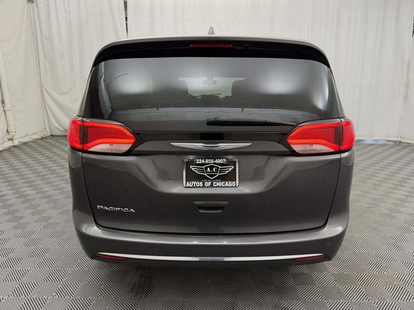 Used 2019 Chrysler Pacifica Touring-L FWD image 6