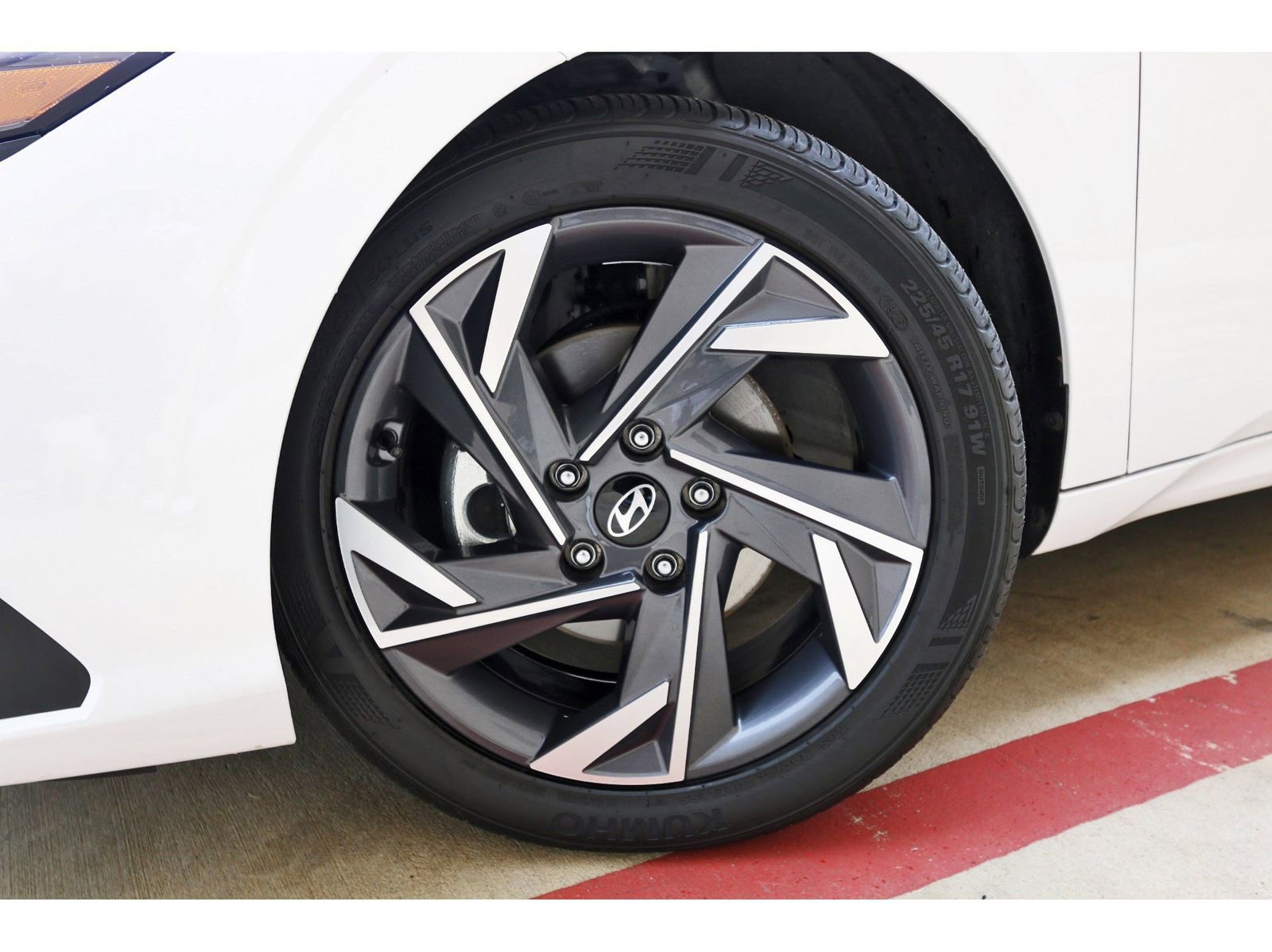 Certified 2025 Hyundai Elantra Sport FWD image 31