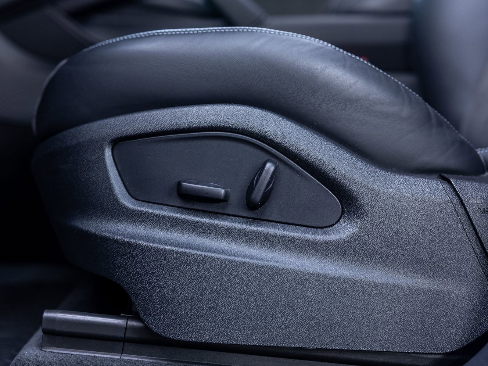 Certified 2025 Porsche Cayenne GTS image 45