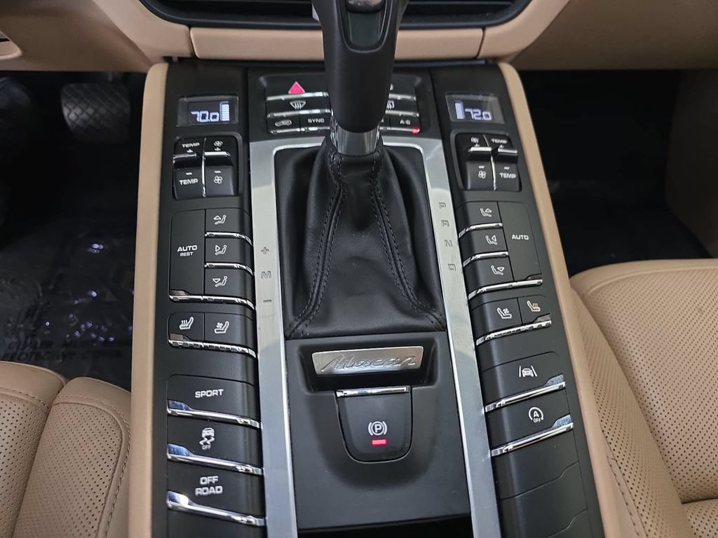 Certified 2021 Porsche Macan S AWD/4WD image 16