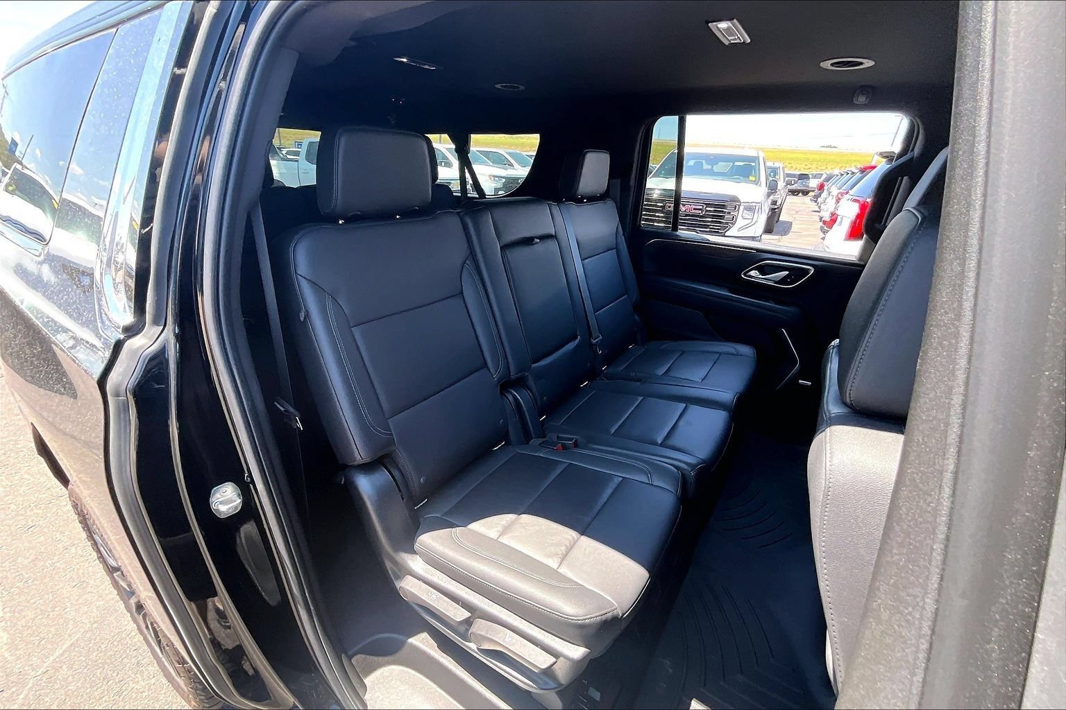 Used 2022 Chevrolet Suburban LT AWD/4WD image 27