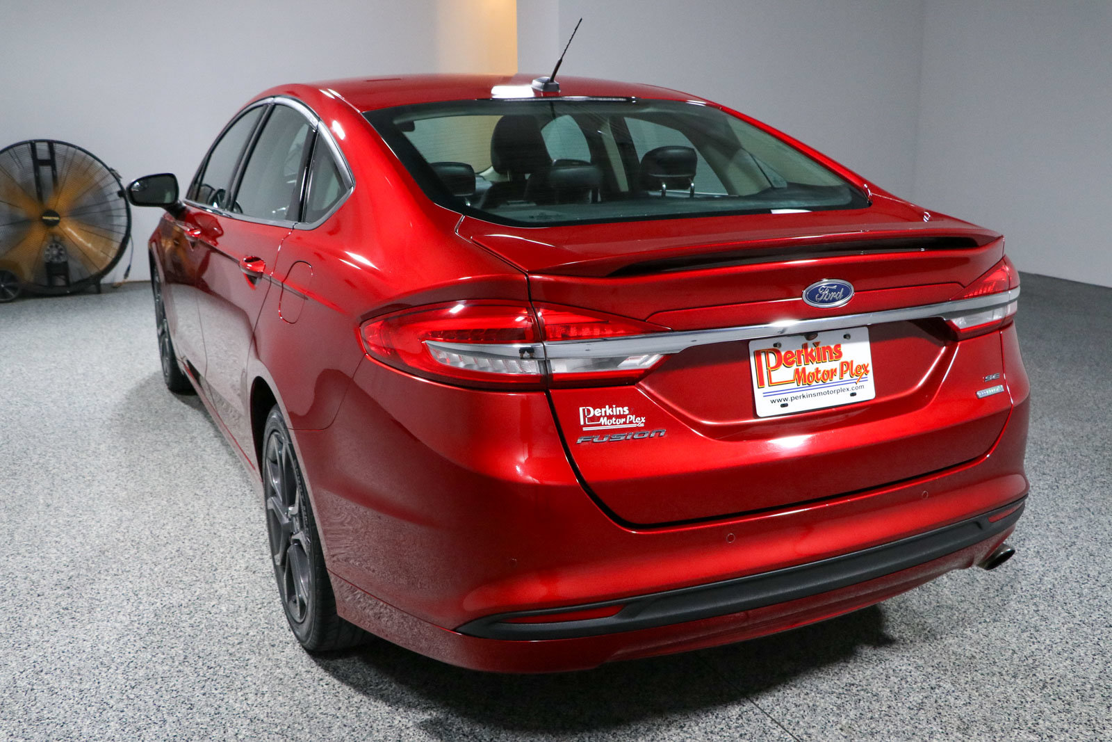 Used 2018 Ford Fusion SE w/ Equipment Group 201A FWD image 9