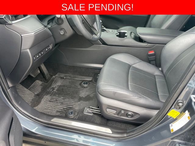 Used 2023 Toyota Venza Limited image 9