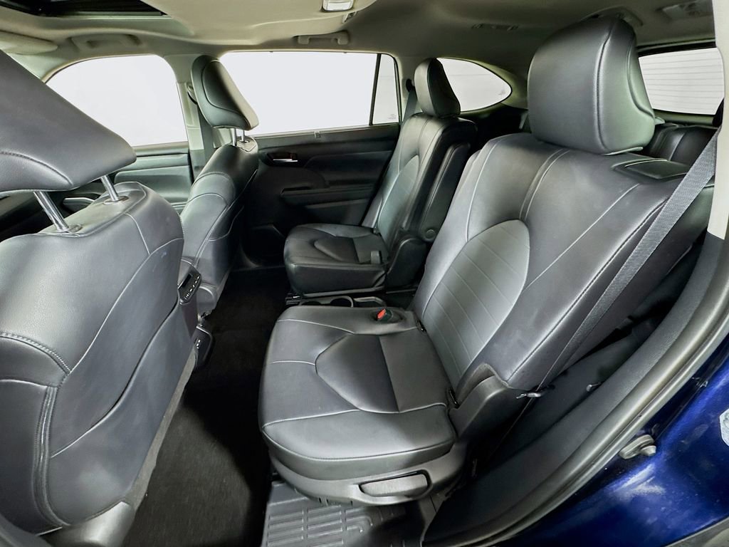 Certified 2025 Toyota Highlander XLE image 19