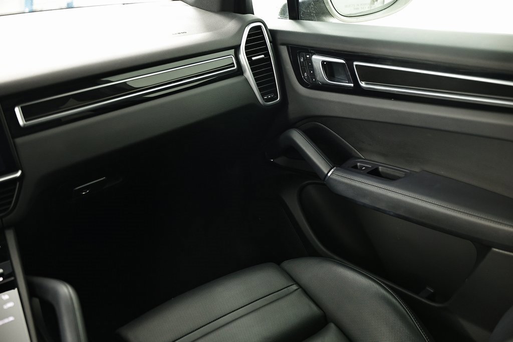 Used 2023 Porsche Cayenne image 29