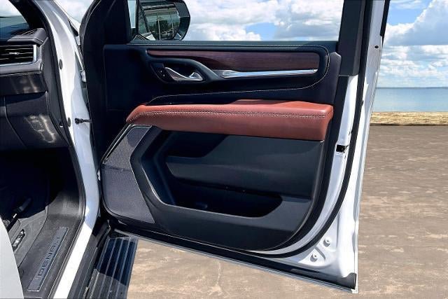 Used 2023 GMC Yukon Denali Ultimate w/ LPO, Floor Liner Package AWD/4WD image 29