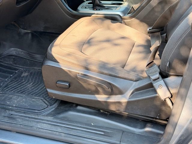 Used 2022 Chevrolet Colorado LT w/ Fleet Safety Package RWD image 16