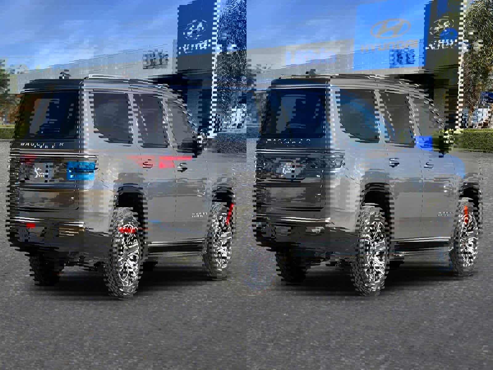 Used 2024 Jeep Wagoneer Series II w/ Flexible Seating Group image 3