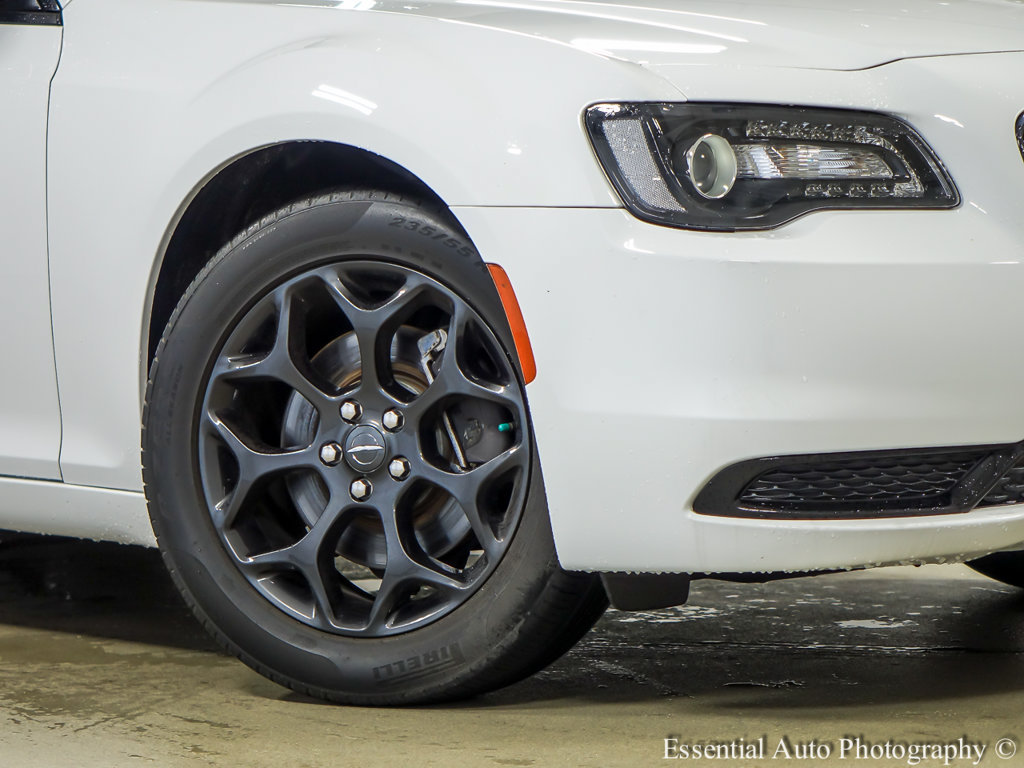 Used 2021 Chrysler 300 Touring w/ Sport Appearance Package AWD/4WD image 4