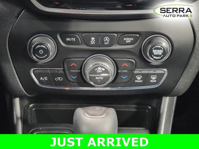 Used 2019 Jeep Cherokee Limited image 21