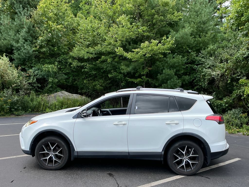 Used 2018 Toyota RAV4 SE w/ Power Extra Value Package AWD/4WD image 28