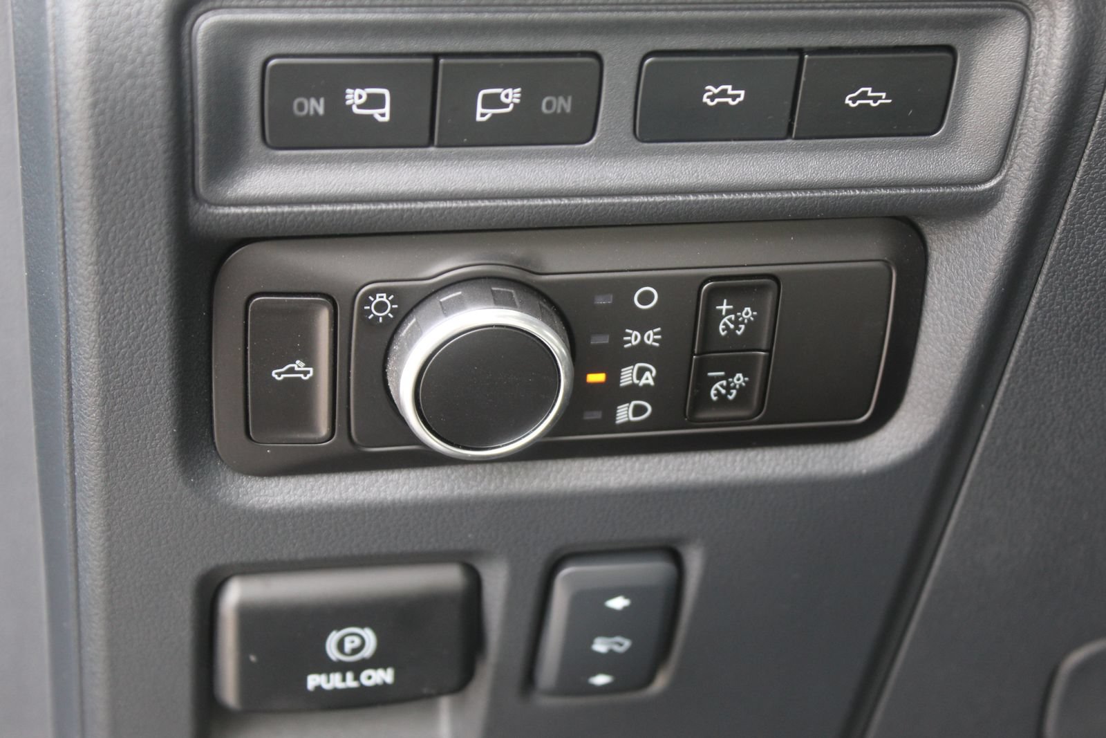 Used 2023 Ford F150 Lightning Platinum AWD/4WD image 30