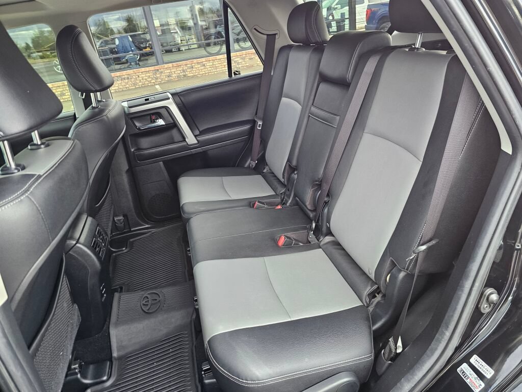 Used 2018 Toyota 4Runner SR5 Premium AWD/4WD image 17