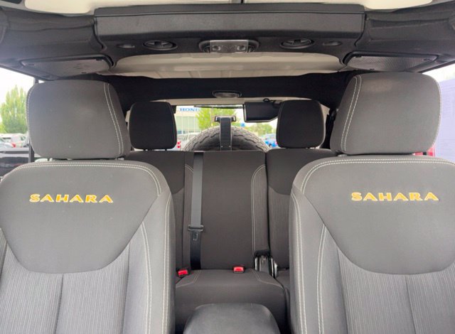 Used 2016 Jeep Wrangler Unlimited Sahara w/ Connectivity Group AWD/4WD image 28