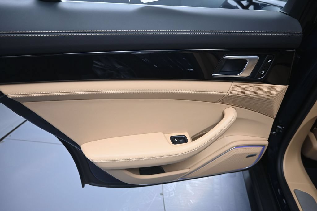 Used 2023 Porsche Panamera 4S w/ Premium Package AWD/4WD image 28