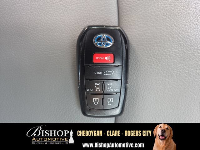 Used 2025 Toyota Sienna XLE FWD image 27