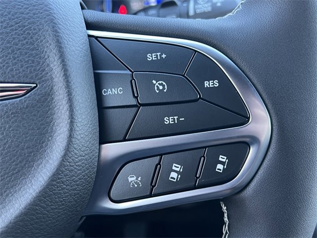 New 2026 Chrysler Pacifica Limited w/ Uconnect Theater Family Group image 24