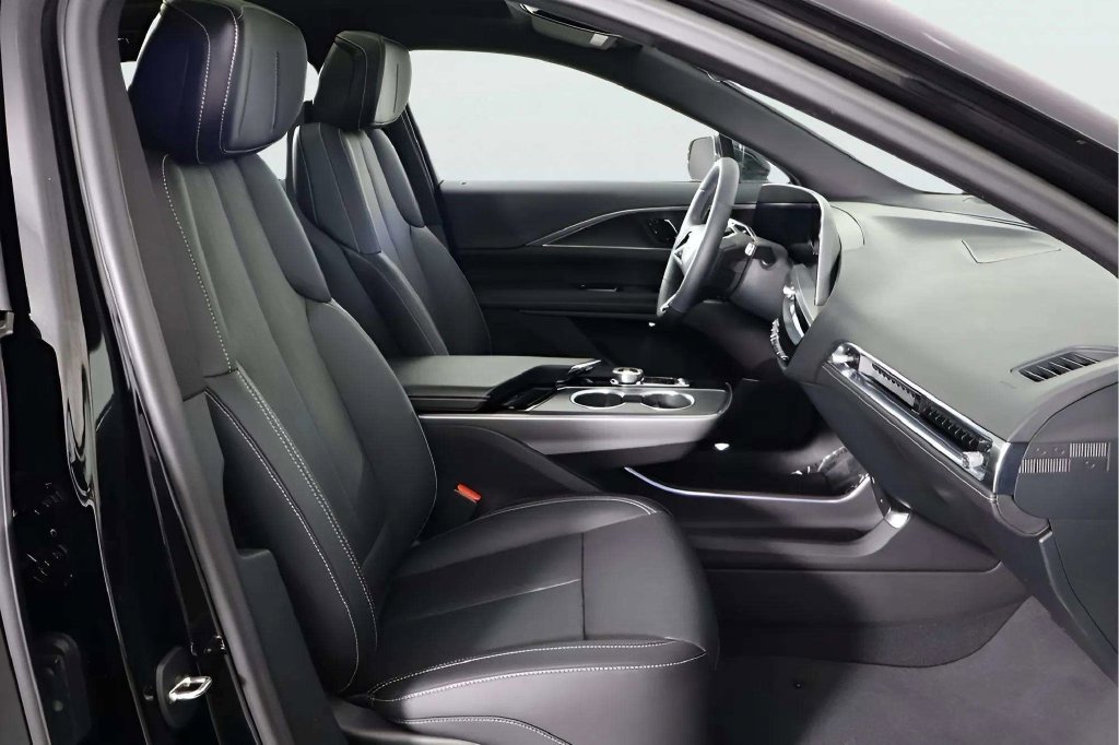 Used 2024 Cadillac Lyriq Luxury RWD image 19