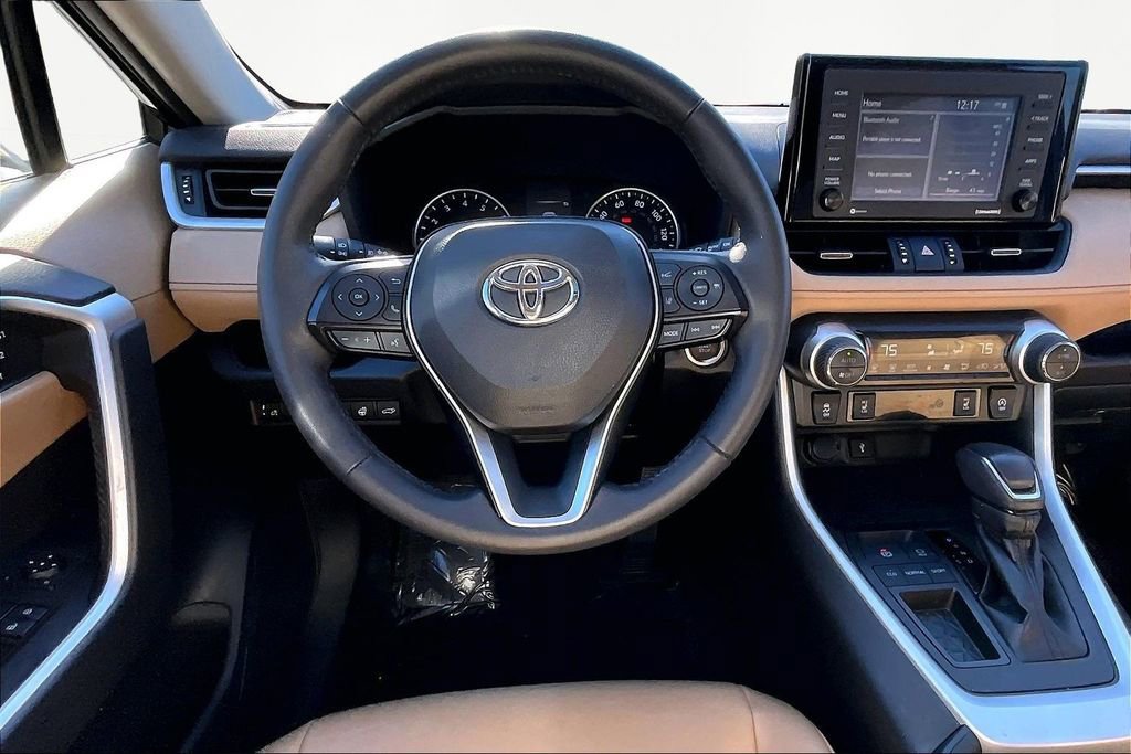 Used 2022 Toyota RAV4 XLE Premium image 9
