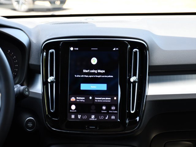 New 2026 Volvo XC40 B5 Ultra w/ Protection Package Premier image 26